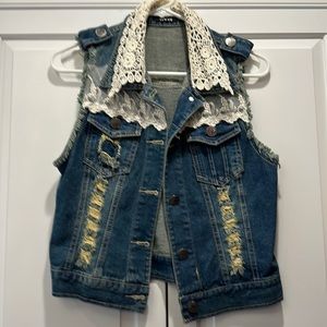 New without tags adorable denim vest!